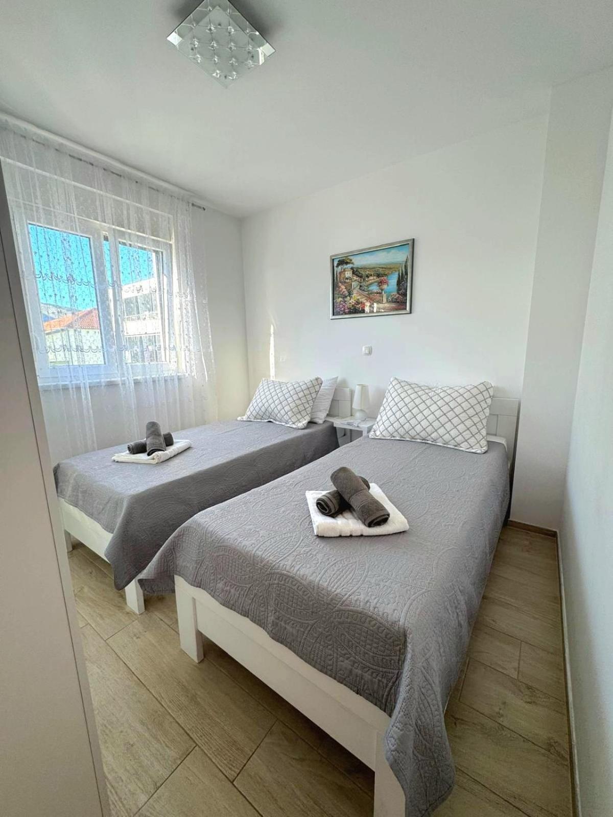 Apartment Misic Trogir Exterior foto
